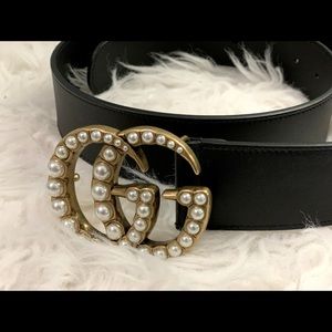 Gucci black leather belt with pearl Double G. Auth